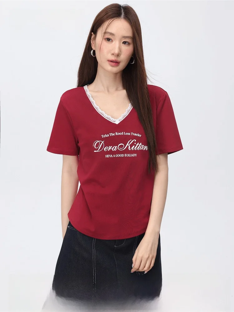 赤Tシャツの取り入れ方は？3選で通勤・秋着用・日常使いに最適な選び方を解説