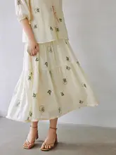 天絲刺繍入りフリンジ付きトップスとスカートの夏用リゾートコーデ（セットアップ対応）