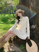 春にぴったり！デザイン性ある杏色のリボン付きレース長袖シャツ【ジャンパースカート風・女性用】（セットアップ対応）