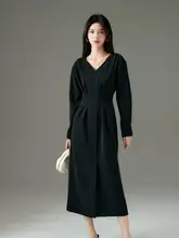 シンプルなデザインのストレートワンピース【フレンチスタイル・長袖・ウエストシェイプ】