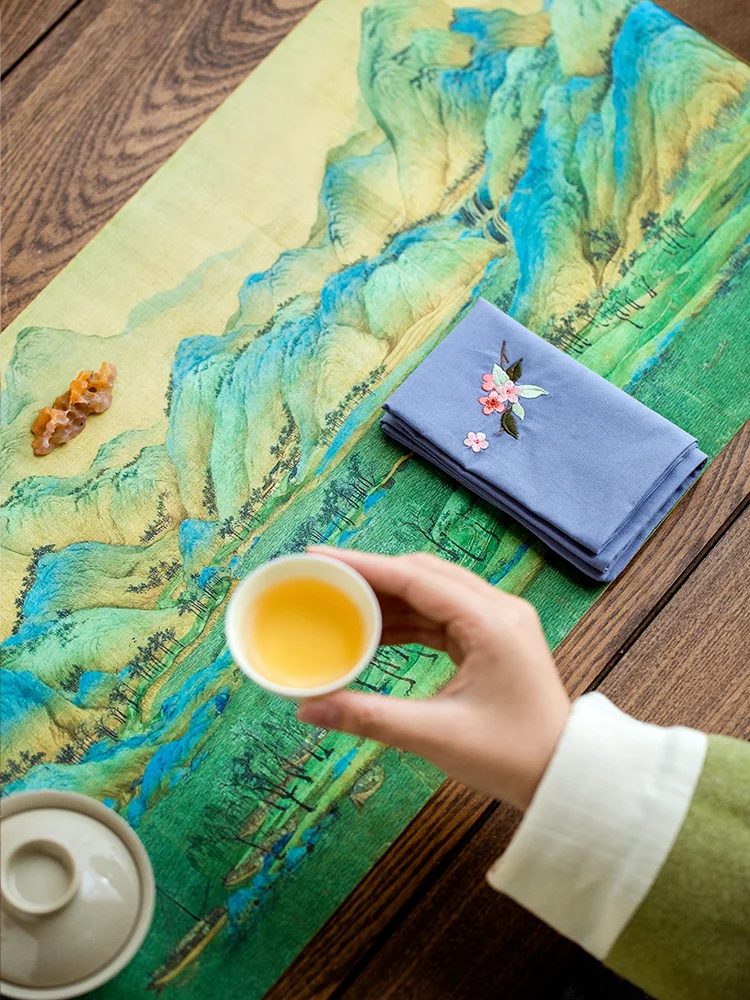 お正月テーブルコーディネートを簡単にするには？高級シルクランナーが解決する3つのポイント