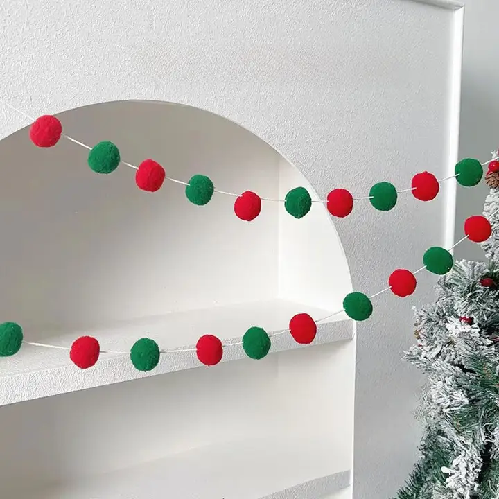 クリスマス装飾用 赤緑ファー玉ガーランド【壁掛け・クリスマスツリー用】