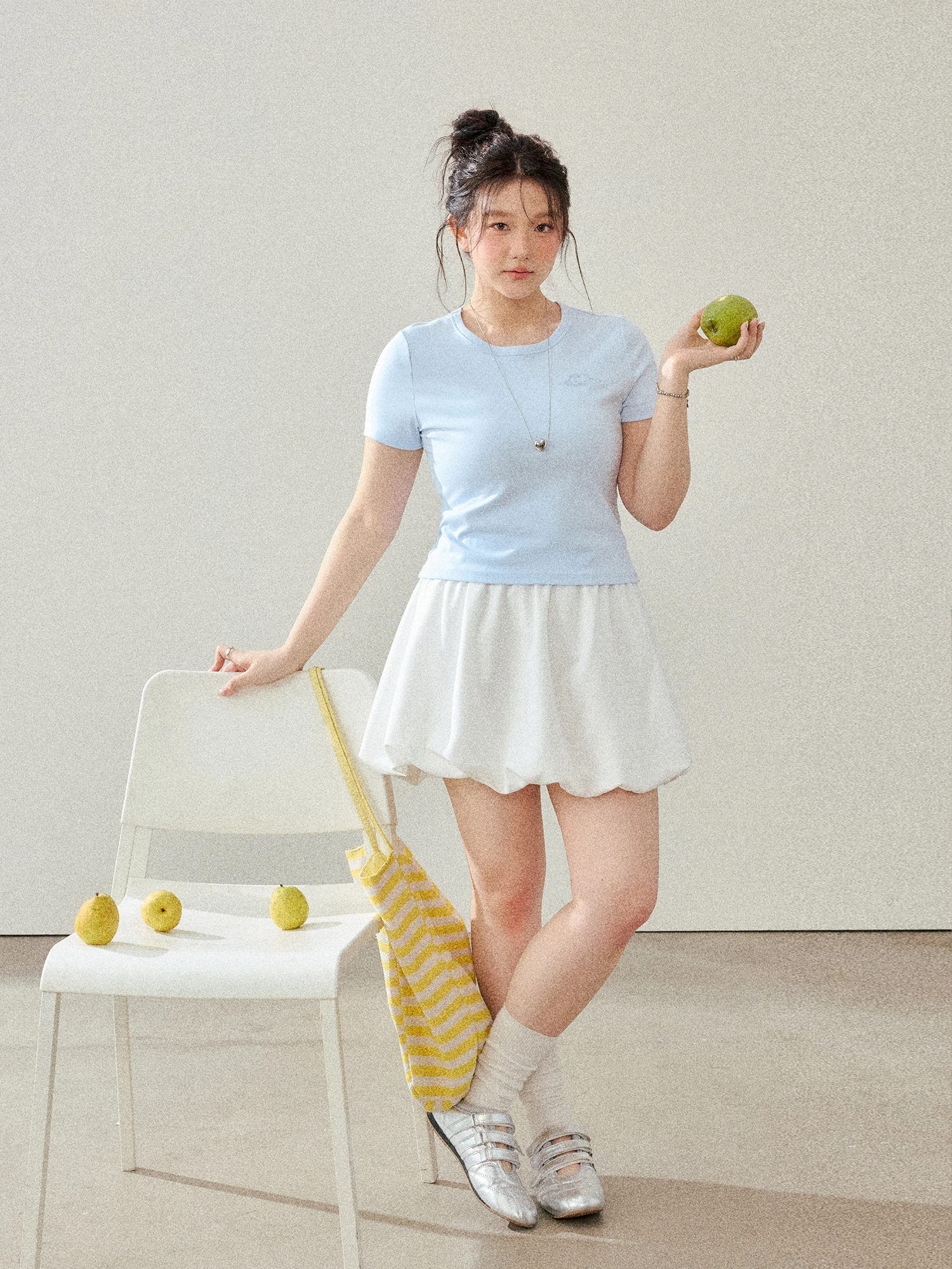 20代後半の女性が今、通勤で選ぶべきスーツは？プラスサイズの「やや太め」を活かすスタイルの秘密