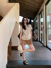 レトロ風ヒョウ柄ショートパンツ【ワイドレッグ・楽なウエスト・Aライン】