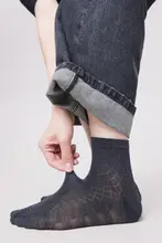 メンズ春秋用黒色ノーカットダイヤモンド柄ショートソックス【絹製・薄手・通気性・スポーツ用】