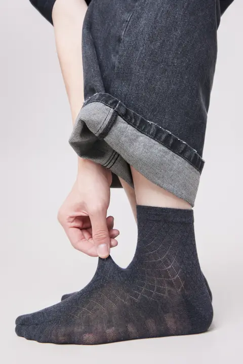 メンズ春秋用黒色ノーカットダイヤモンド柄ショートソックス【絹製・薄手・通気性・スポーツ用】
