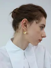 G/S パリストリート スマートデザインの扇形メタルイヤリング【イチョウの葉モチーフ・シンプルスタイル】