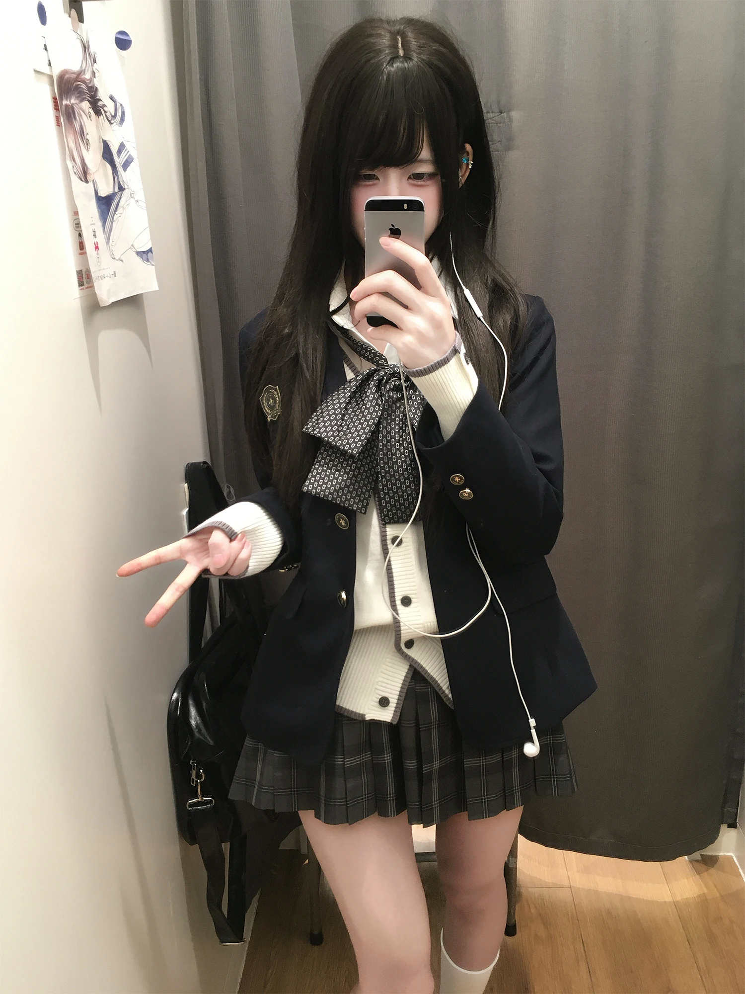 セミロングの高校生にぴったりな、通勤スタイルを決めるべき1つのアイテムは？