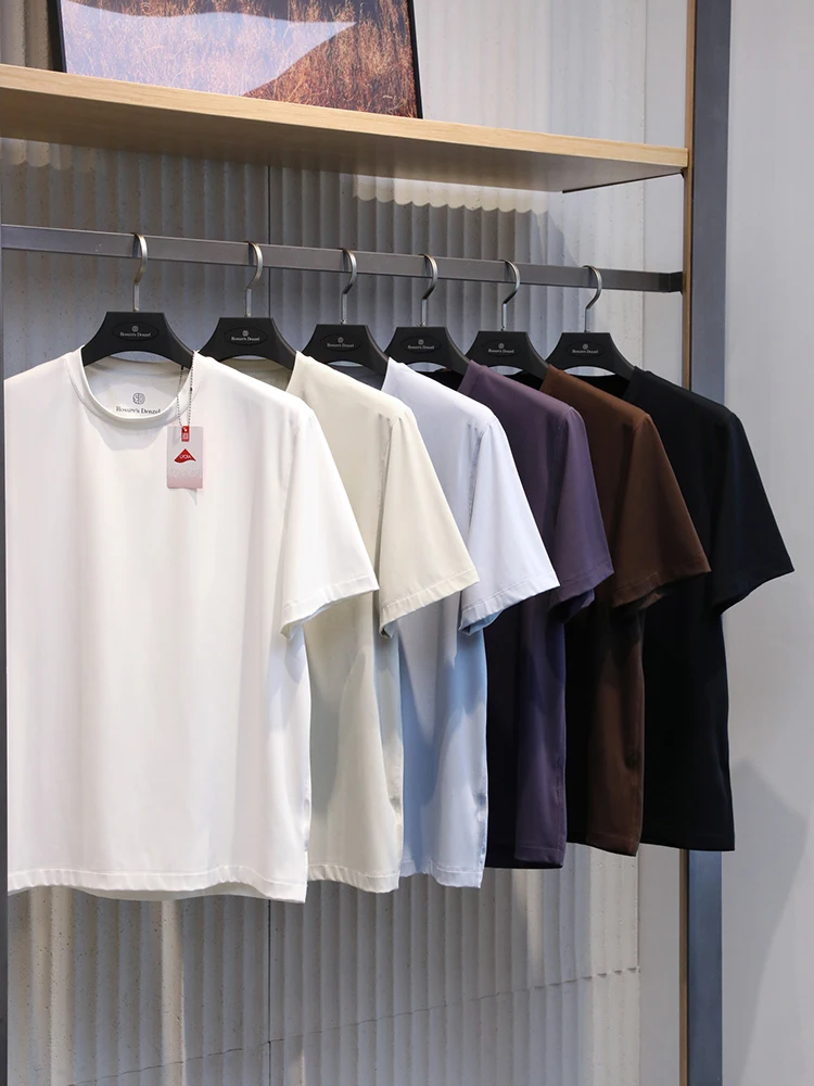 高弾性速乾Tシャツ：ポリエステルスポーツウェアの通気性と快適性を実証