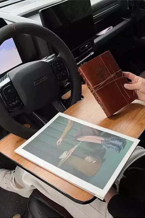 車載用ステアリングホイールテーブル【アイデア装備・多機能・フラットデザイン】