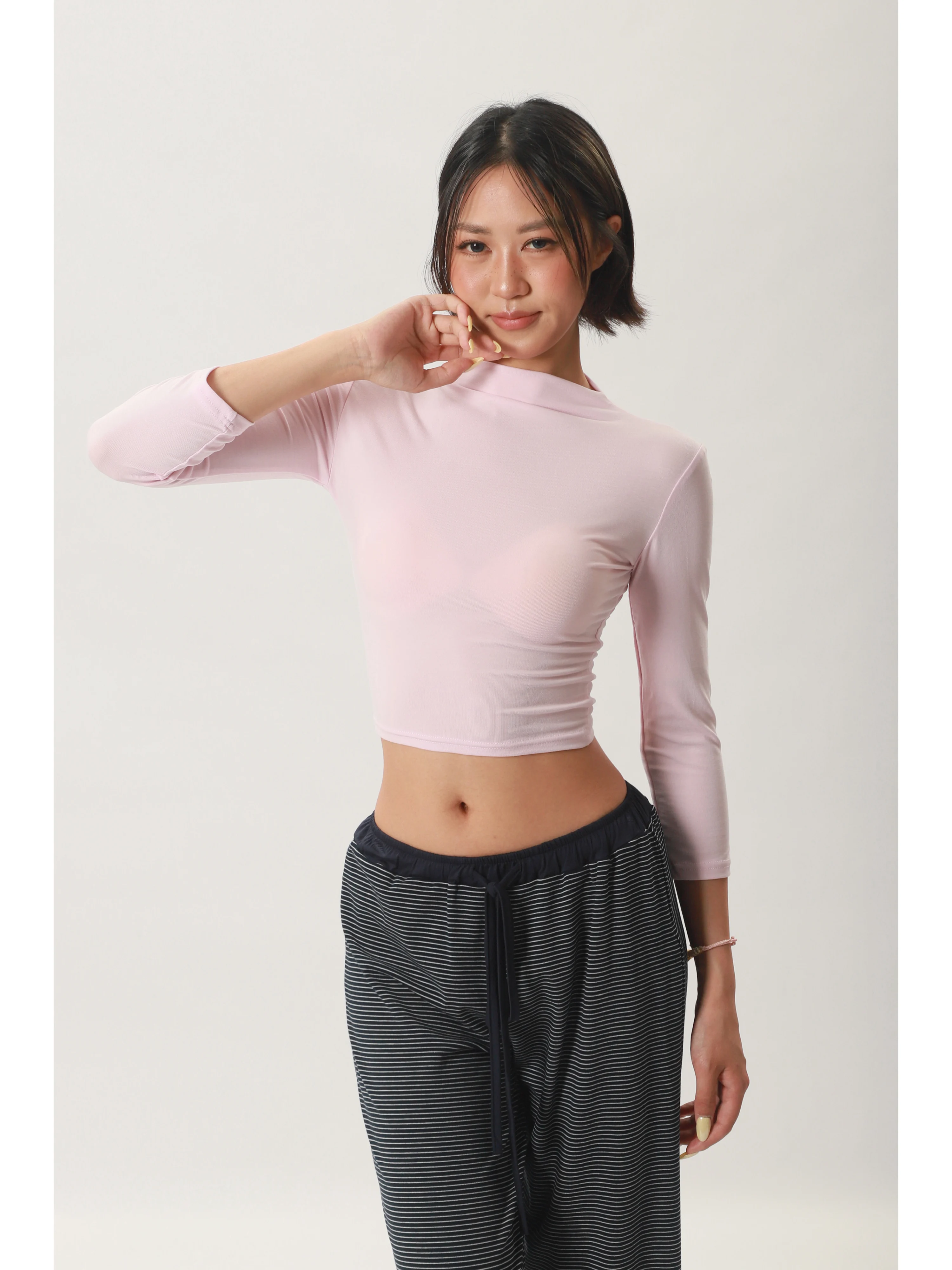 7部袖Tシャツはどう選ぶ？辣妹風のスリムフィットが秋の旅にぴったりな理由とは