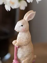 かわいい樹脂製バイクに乗るウサギのデスクトップ動物オブジェ【現代的なデザイン・子供部屋の装飾用】