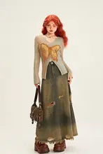 ヴィンテージ風バタフライ刺繍Vネックニットトップス【冬用・女性・スリムフィット】