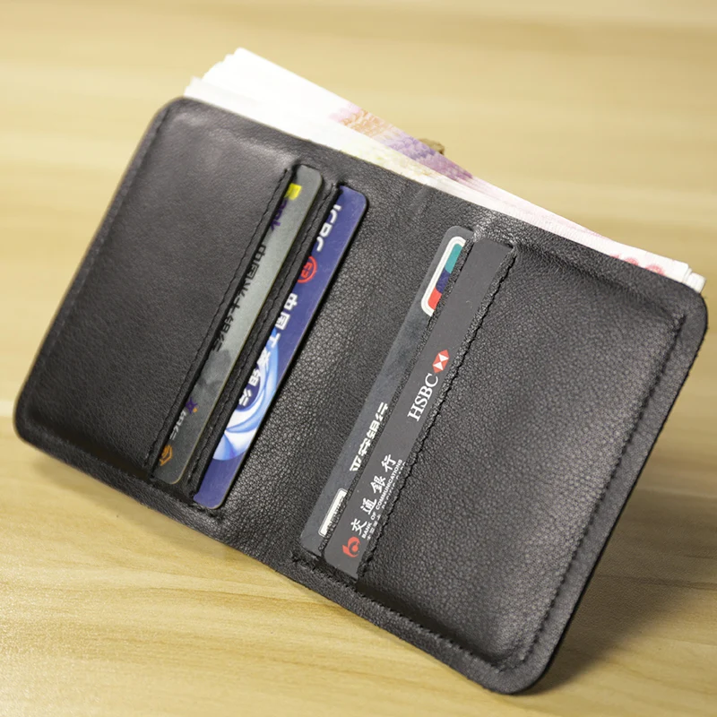 軽量財布とミニ財布、どちらが通勤に最適？実際の使い勝手を徹底比較