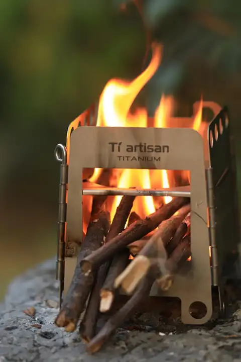 チタン製 キャンプ用折りたたみストーブ【純チタン・アルコールストーブ・クレジットカードサイズ・携帯用】