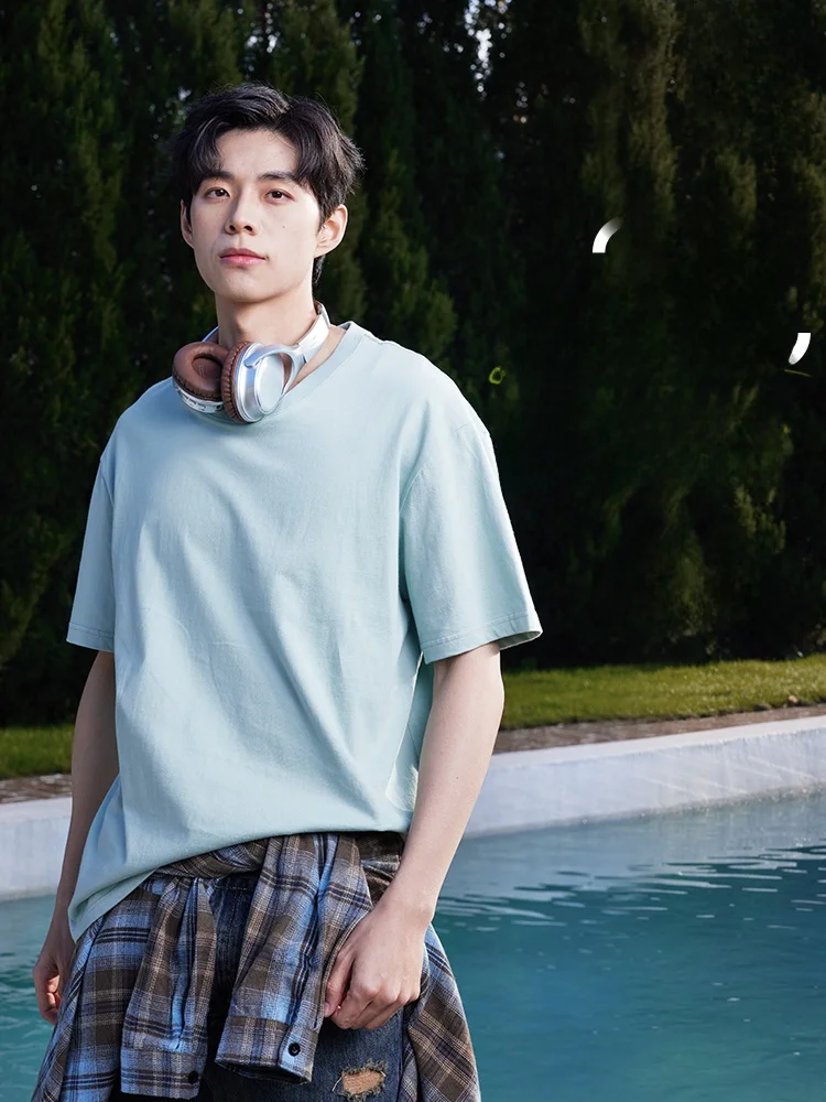  夏のTシャツで失敗しない着こなしは？墨緑の純綿Tシャツが解決する理由