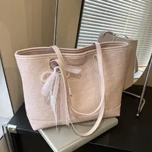 トレンディなピンクの甘い型押しデザインの大容量トートバッグ【肩掛け対応・おしゃれ・多用途】