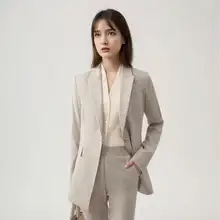 香槟色の女性用スーツ【OLスタイル・ビジネスシーン対応・四季用】（セットアップ対応）