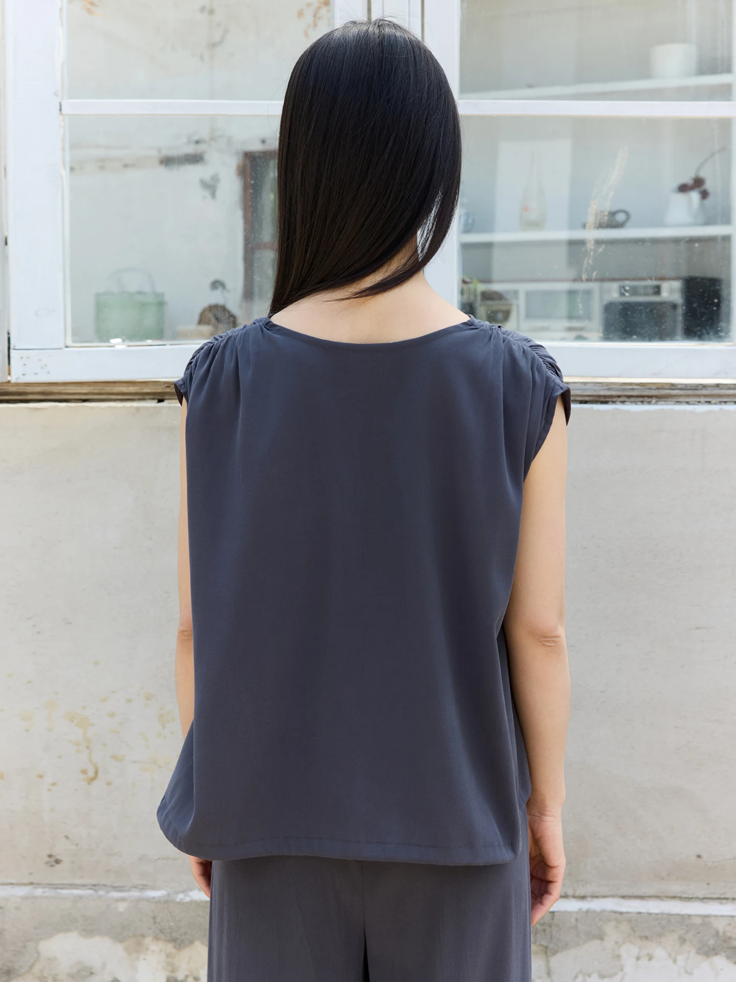 30代の夏に何を着るか？ドレープ袖Tシャツとワイドパンツのセットアップが解決する理由