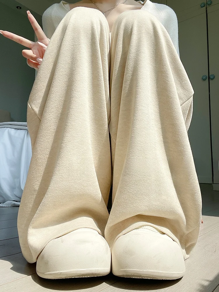 白いパンツ コーディネート レディース おすすめ4選：春夏の日常に溶け込む、心地よい着こなしの秘密