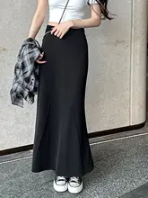 春と夏に万能な女性用ブラックフィッシュテールスカート