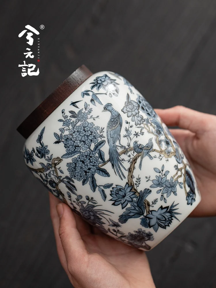 青花模様の茶葉缶を選ぶべき理由は？和風インテリアに合う高級感のあるアイテムとは