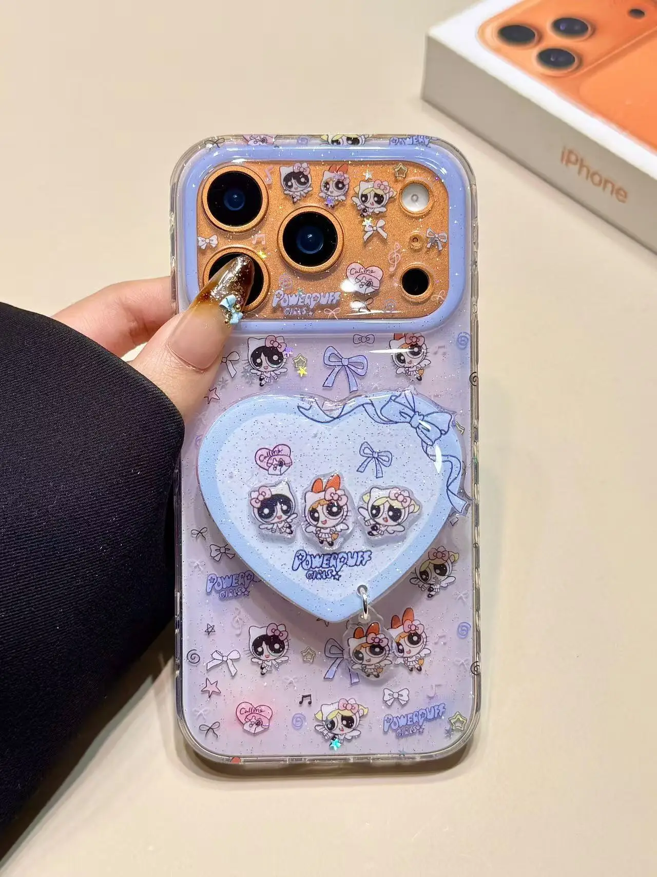 ポップキャラクターをどう選ぶ？iPhoneケースに込められた、日常の小さな幸せとは