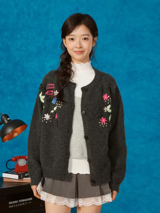 花刺繍デザインのカーディガン【レトロスタイル・女性用・秋冬用】