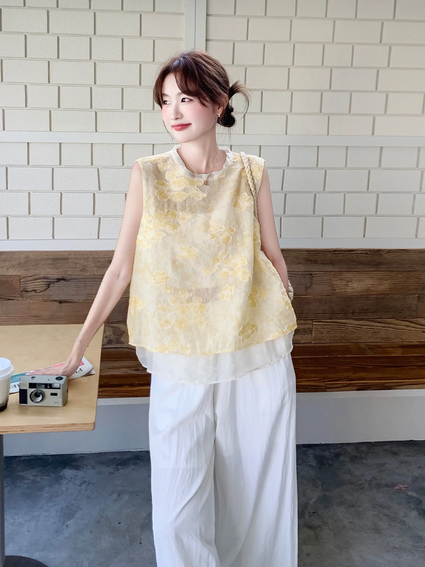 自分に合った服を選ぶには？淡い黄色の新中式トップスが教えてくれた、夏の着こなしの真実