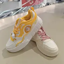 カートゥーンデザインの軽量スニーカー【レディース・春秋向け・運動用】
