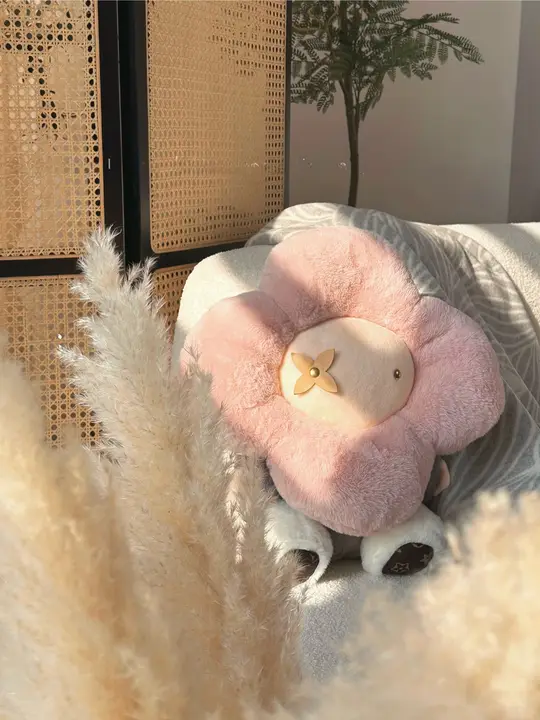スノーフラワー かわいい人形 クッション プラッシュ キャラクター 子供 用 おもちゃ リビング ソファ クッション