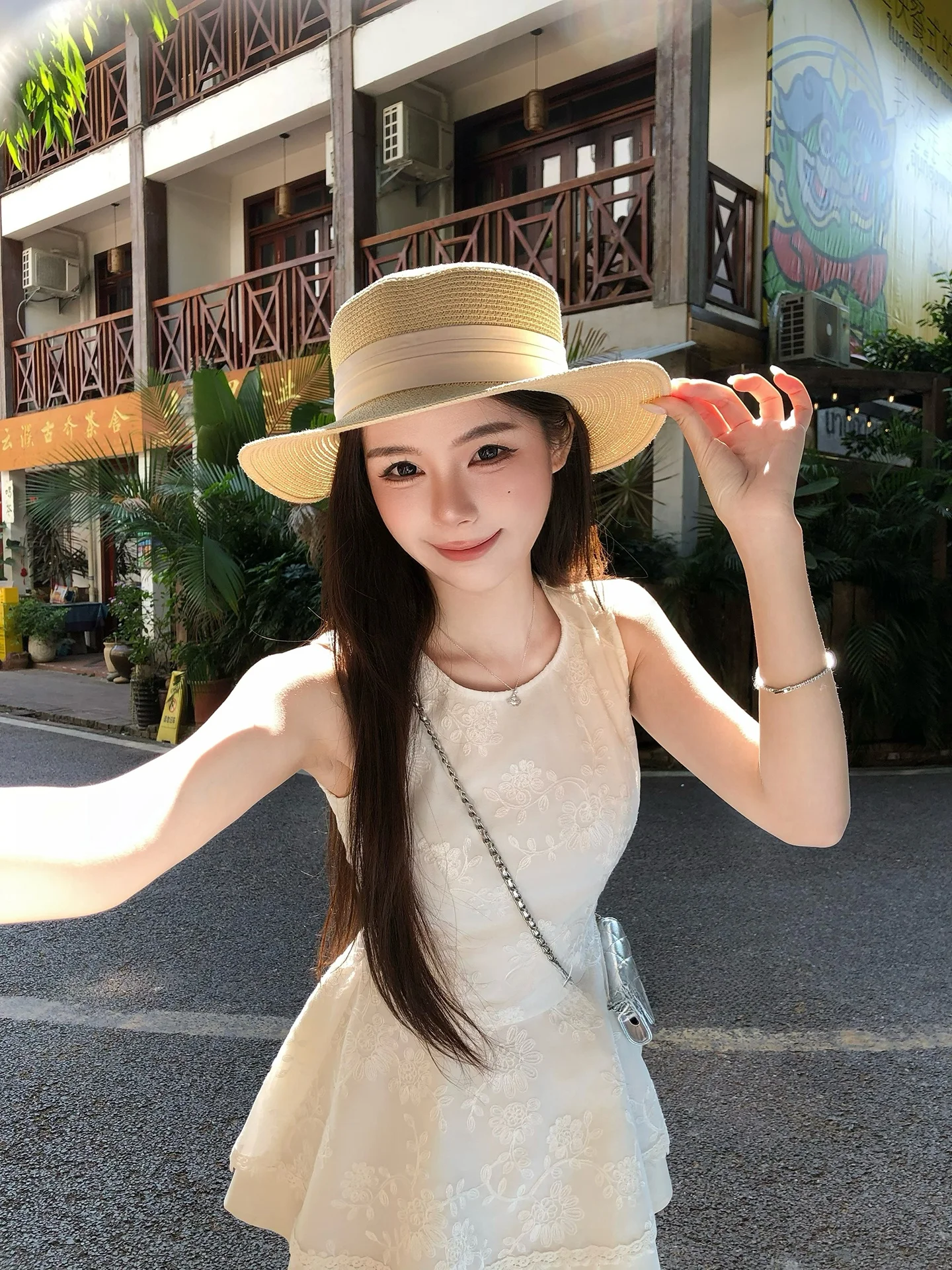 40代の女性が通勤で悩む「着るだけで気分が上がる」ドレスは？
