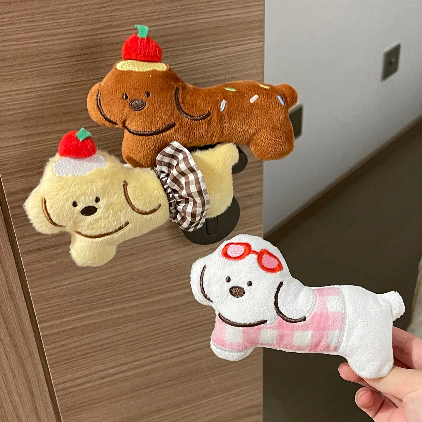 可愛い犬デザインのドアノブカバー：衝突防止と静電気防止機能の実用性を検証