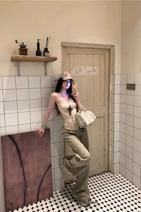 デザイン性のあるビジュー付きデニムパンツ【夏用・ハイウエスト・ストレート・ワイドレッグ】（セットアップ対応）