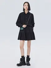 高腰Aラインのプリーツミニスカートとゆったり黒シャツの春向けコーディネート（セットアップ対応）