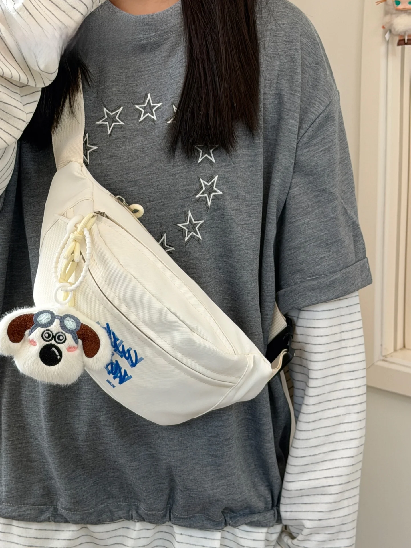 シンプルなデザインのフェンチーパック：カジュアルで実用的な小物バッグの選び方