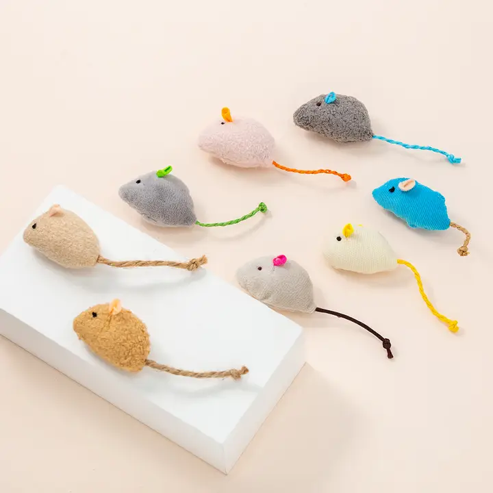猫用本物の毛を使用したマウスおもちゃ【羽根付き・噛むのに最適・ペット用品】（セットアップ対応）