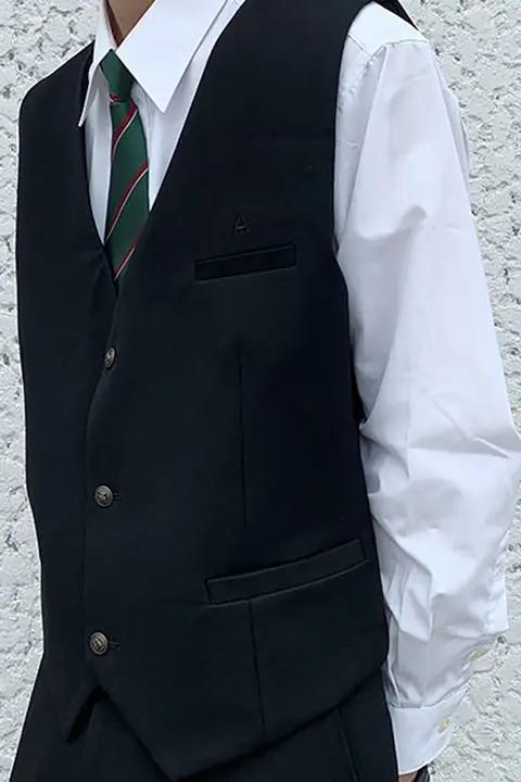 刺繍入り黒ショートスーツベスト【秋用・ユース向け・制服スタイル】