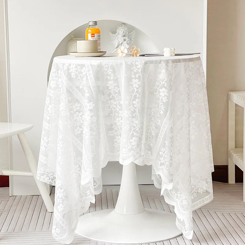 テーブルセッティングの基本は、純白レースクロス1枚で決まる？