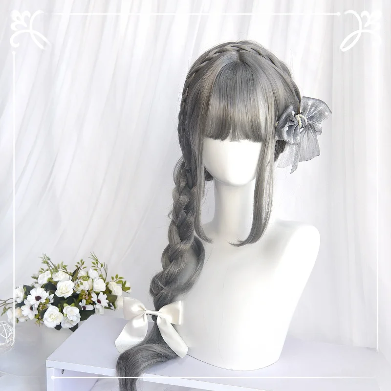 ロリータスタイルの長いカールウィッグ：自然なウェーブとグレーが大人のヘアアレンジを簡単にする