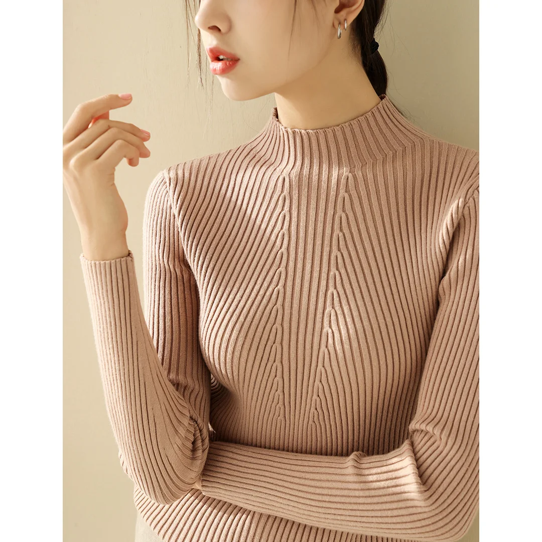 大人可愛いの本質とは？ハイネックニットで自然な美しさを実現