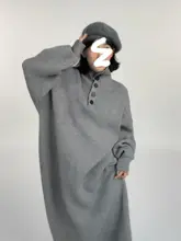 グレーの感あるニットワンピース【秋冬用・長め・ひざ下】
