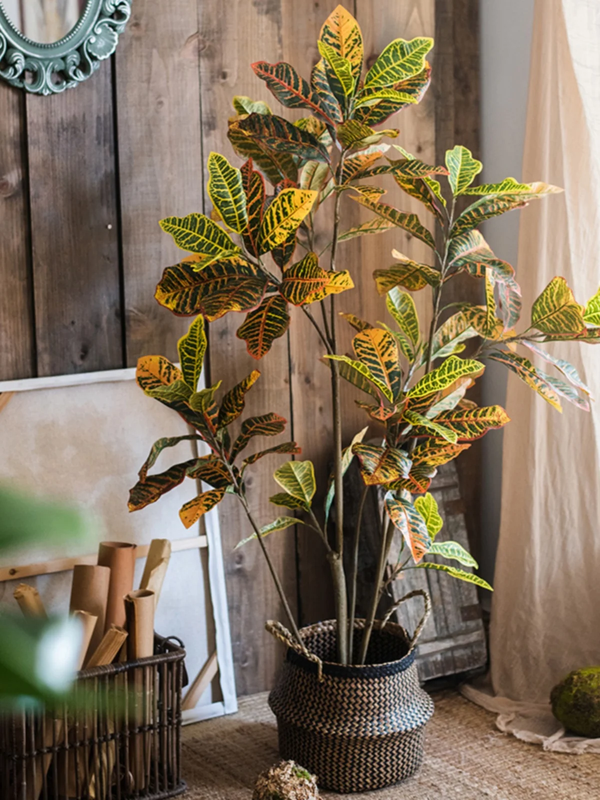 世話が苦手な人でも育てやすい観葉植物は、実は「リアルなフェイクグリーン」がベスト？