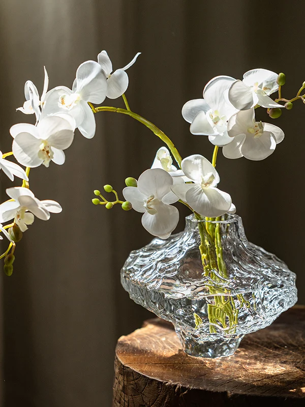 造花置物とは？おすすめ3選で、暮らしの空間に自然の美しさを届ける方法