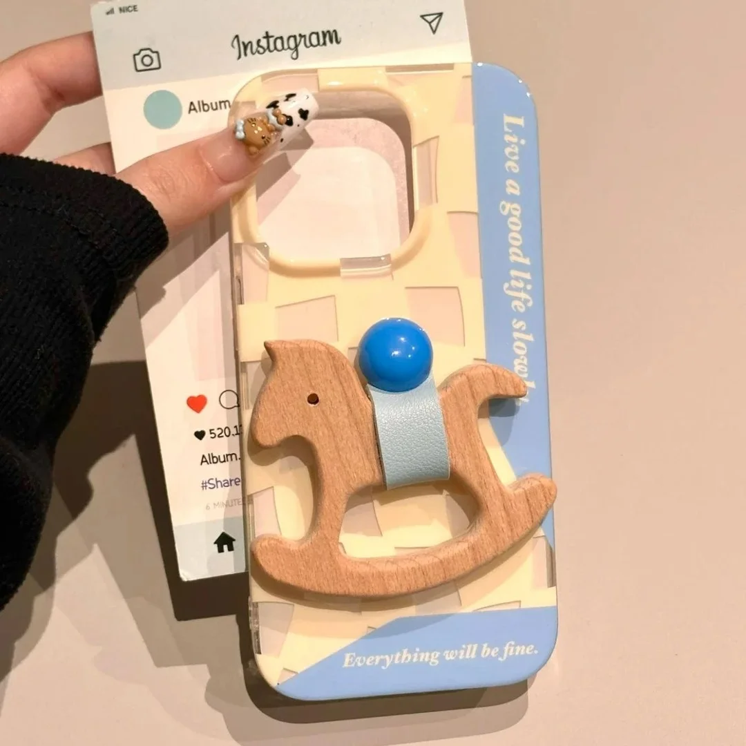 チェック柄のスマホケースは、どんなものがあるの？