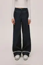 デニム風生地とレースデザインのストレートパンツ【秋用・スリムフィット・女性用】（セットアップ対応）