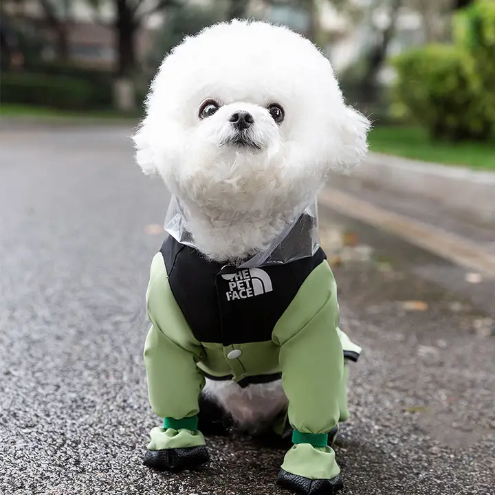 シンプルでおしゃれな連脚デザインの小型犬用レインコート【防水・夏用・お出かけ対応】（セットアップ対応）