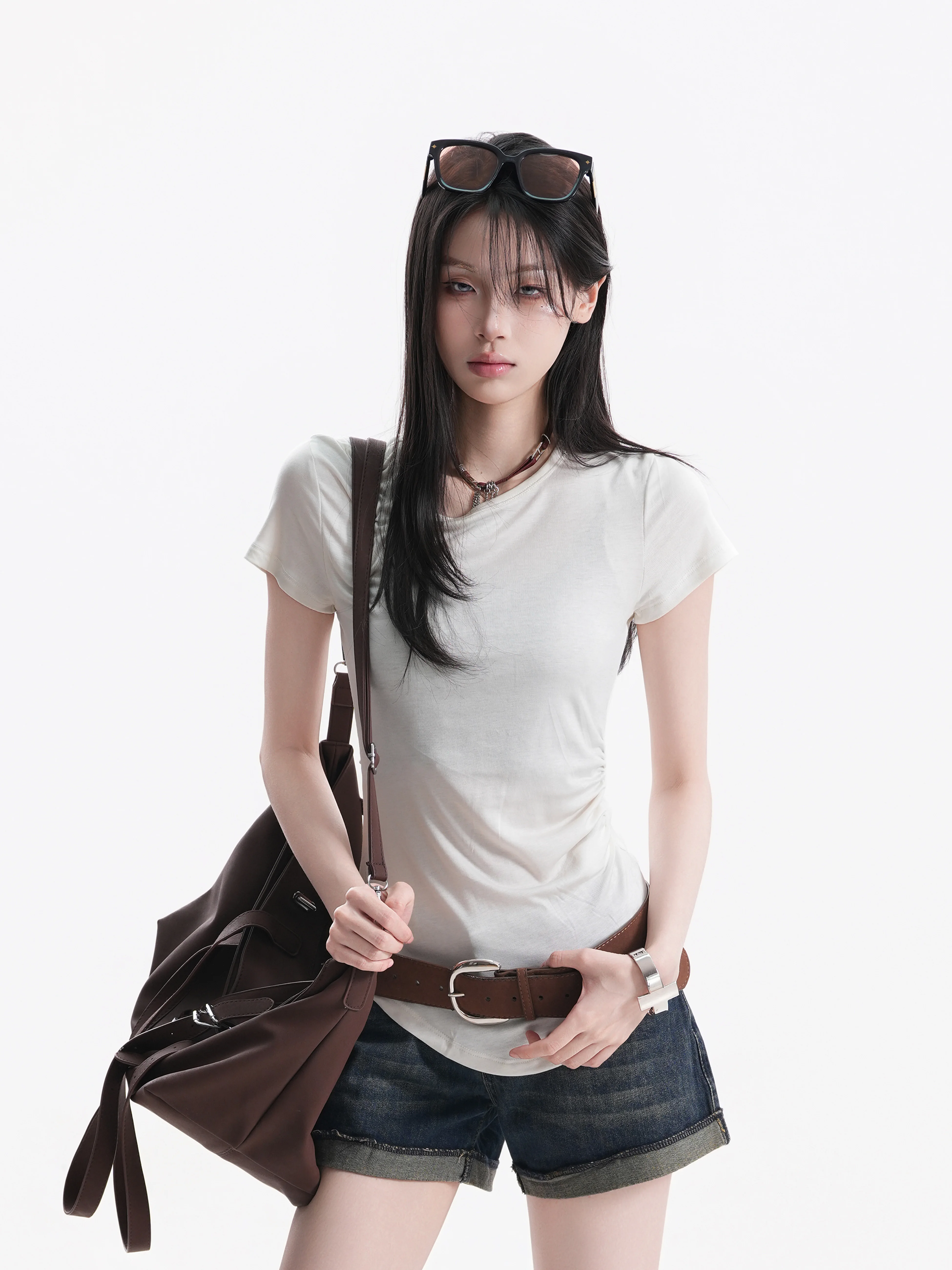シンプルなデザインのショートスリーブtシャツ【ラウンドヘム・スタイル】の実用性と素材特性