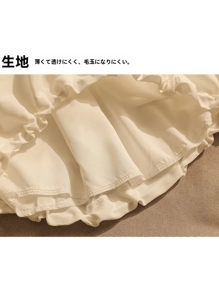 個性的デザインの白いノースリーブブラウス：夏用の肩掛けスタイルとゆったりフィット感を実現
