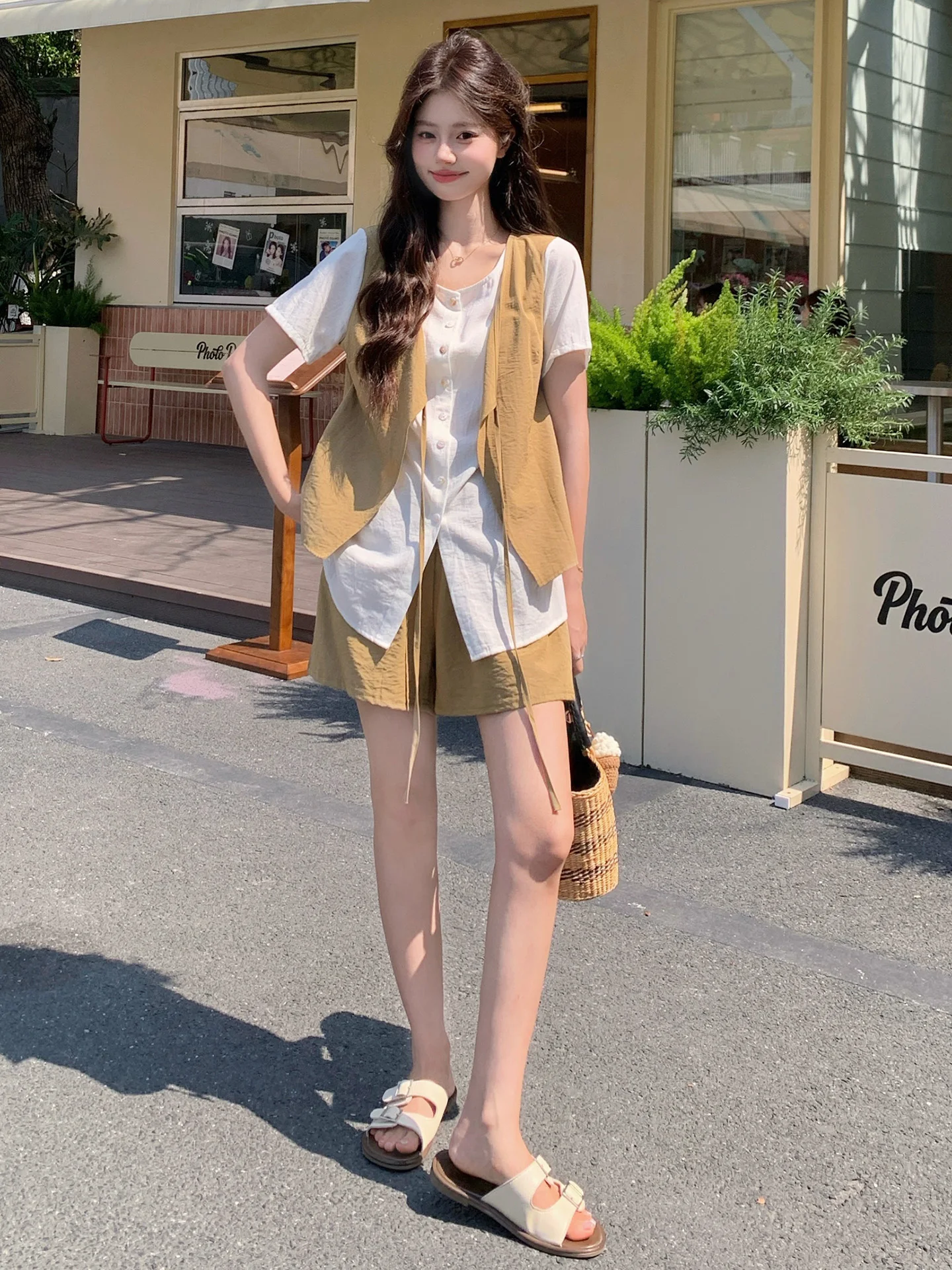 2026夏コーデ20代にぴったりのカジュアルスタイルは？千姿倩のカーキセットアップが解決する3つの理由
